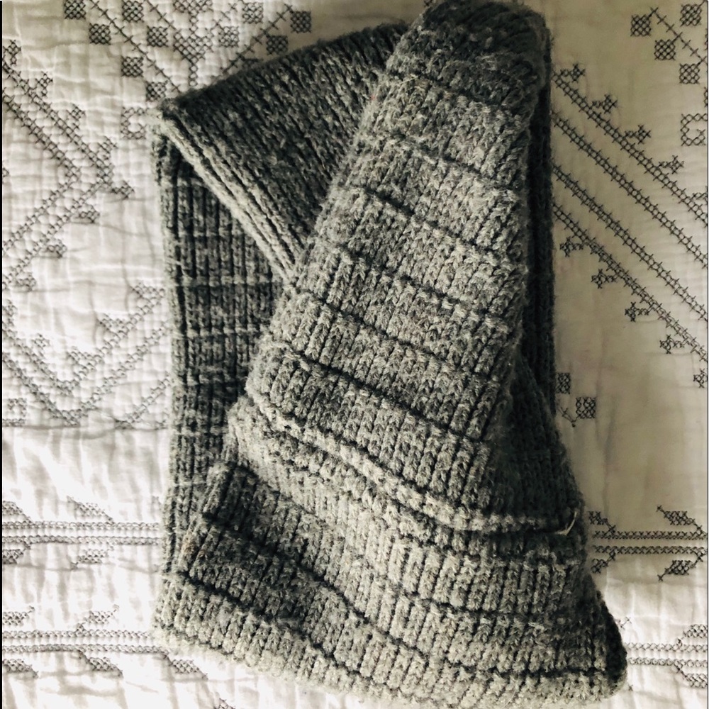 light grey, roots, infinity scarf